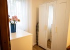 Kleiderschrank und Kommode