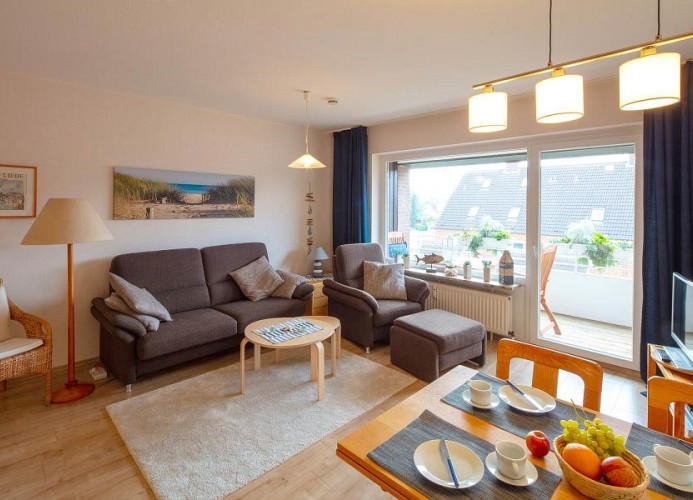 Wohnzimmer mit Balkon