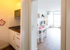 Küche mit Blick ins Wohnzimmer