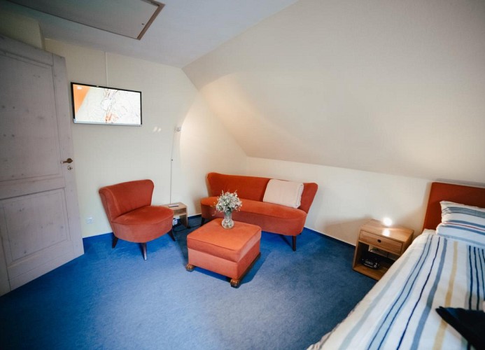 Mit gemütlicher Lese-oderSpielecke