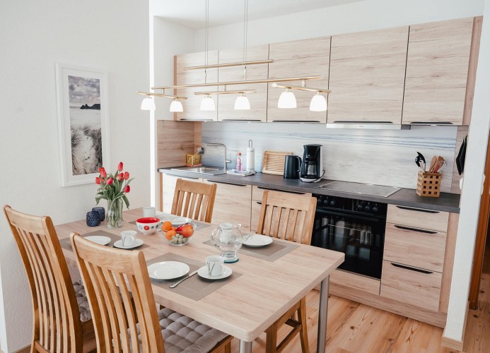 neue Küche mit Essbereich