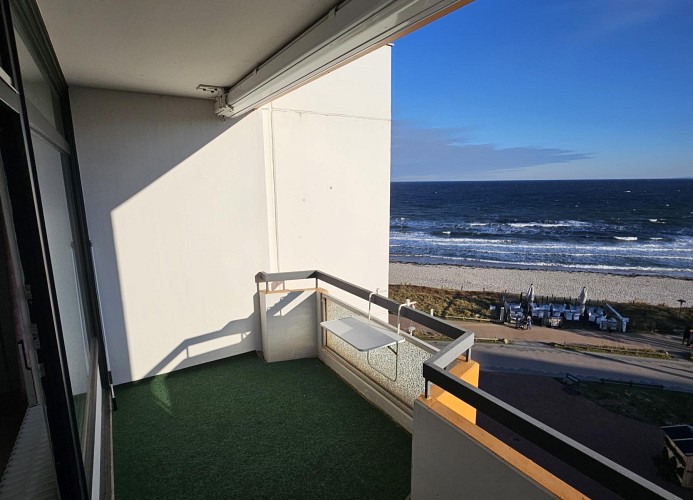 Ostwind, blauer Himmel und Wellen