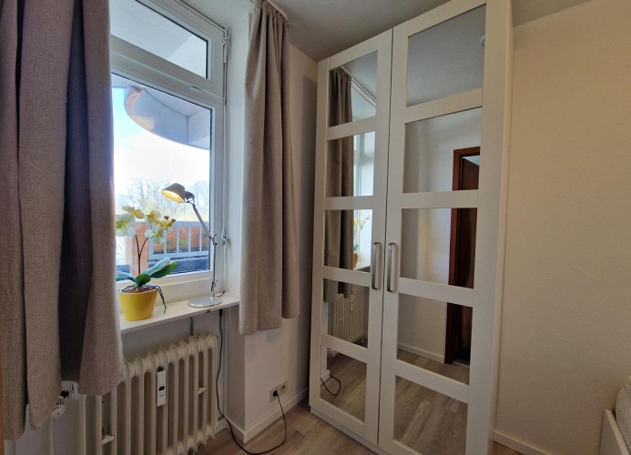 Schlafzimmer m Schrank