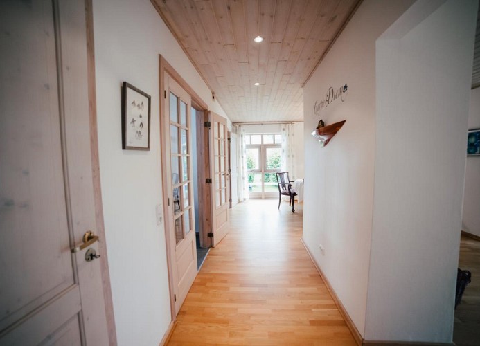 Erdgeschoss Flur Richtung Küche und Essecke