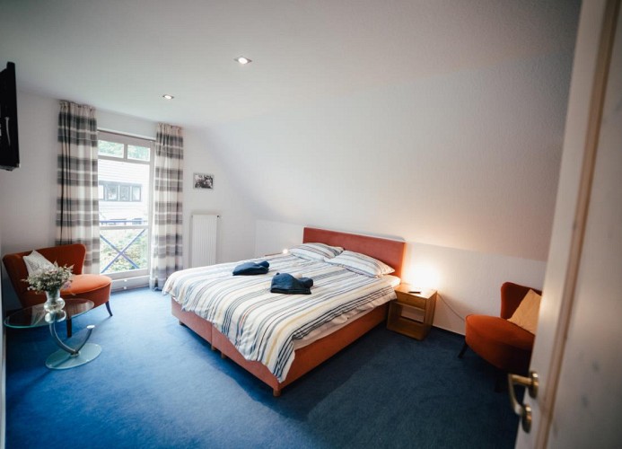 Zweites Schlafzimmer mit TV