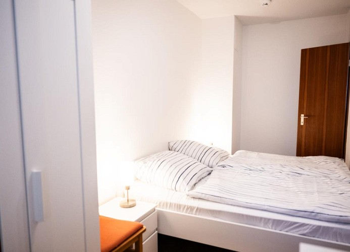 neues Schlafzimmer mit zwei Zugängen