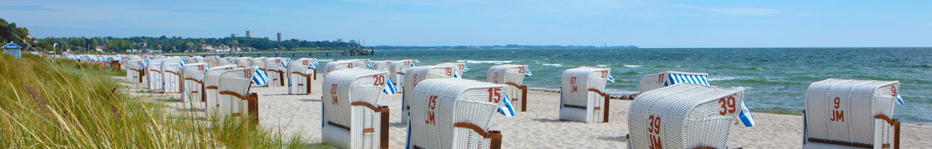 Strandkörbe an der Ostseeküste von Scharbeutz 2
